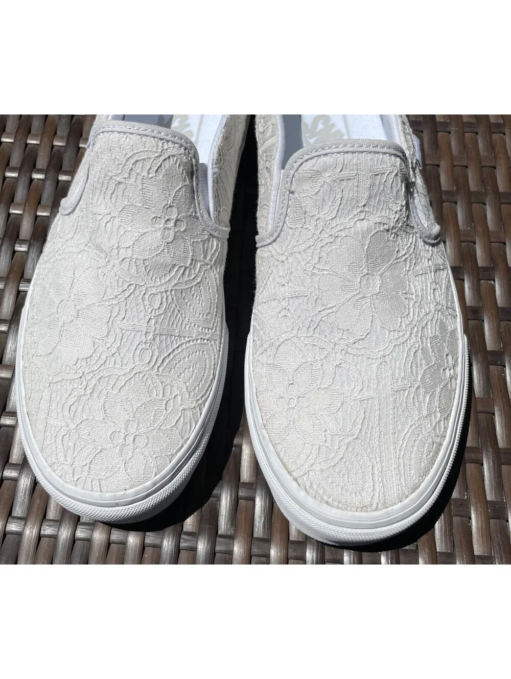 VANS Classic Slip-On Sneakers Floral Lace Pattern Women Size 9.5 Ivory